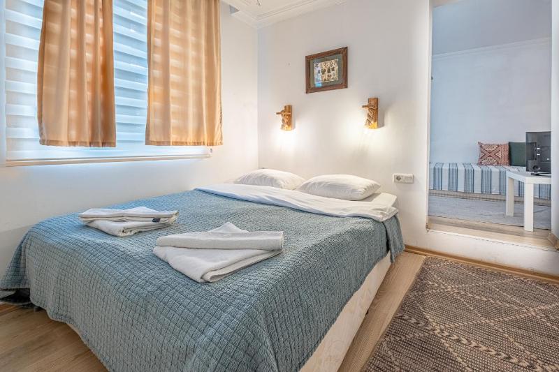 Double Room with Sea View image 2