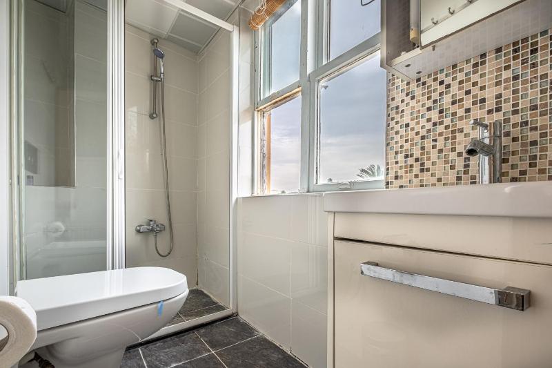 Double Room with Sea View image 4