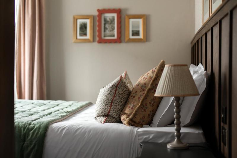 Double Room image 3