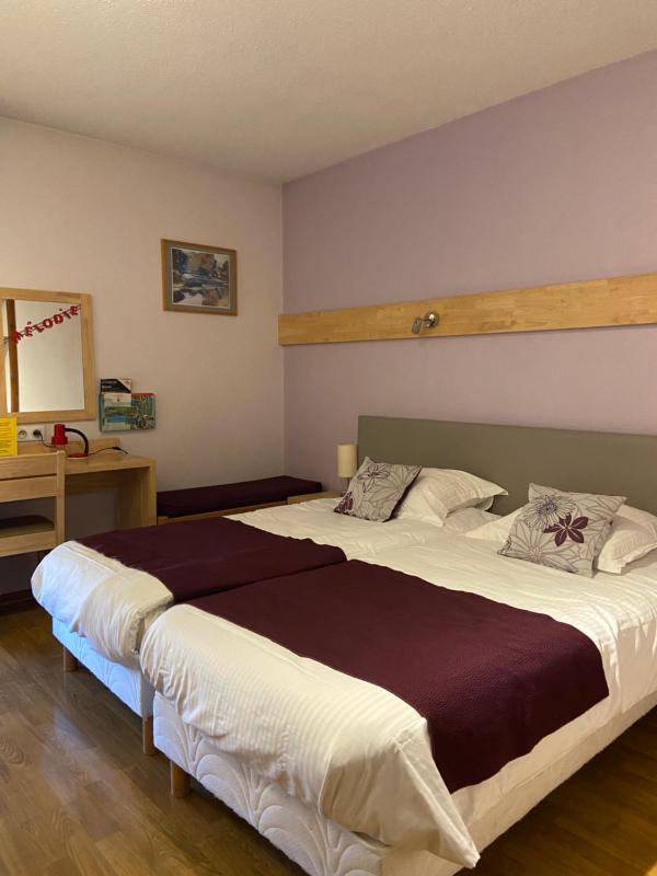 Twin Room image 1
