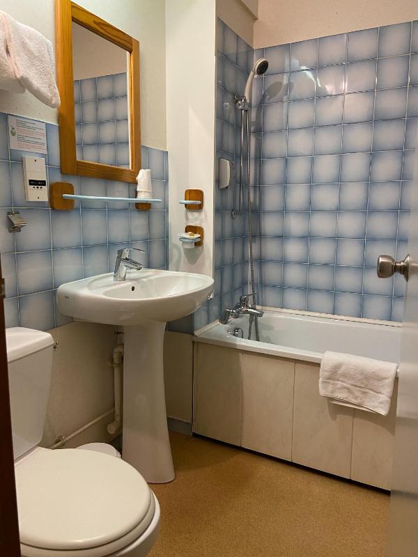 Double Room image 3