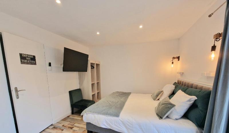 Studio Apartment image 4