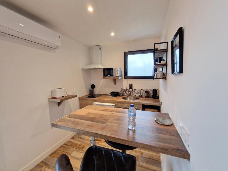 Studio Apartment image 2