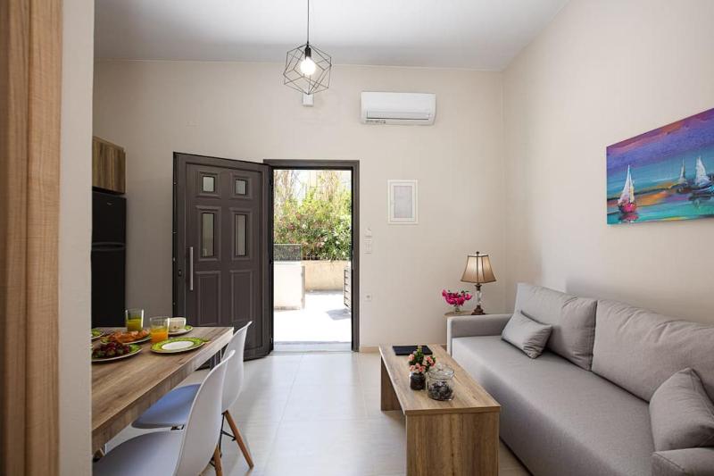 Aretousa apt, next to the beach! Images