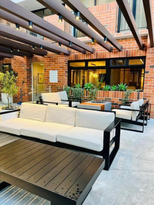 Avellino 3BR Zona 10 Luxury Suite - Pool Gym & View - image 7