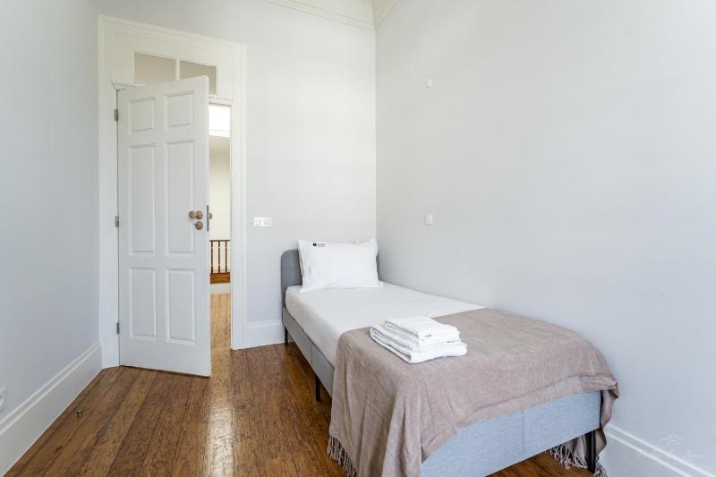 Nomad's Family - 3BDR Charming Hideouts Porto - image 35