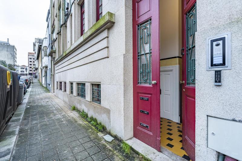 Nomad's Family - 3BDR Charming Hideouts Porto - image 5