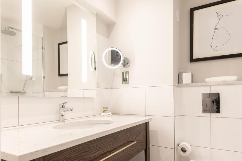 Queen Room image 3