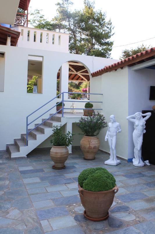 Stafylos Suites & Boutique hotel - image 42