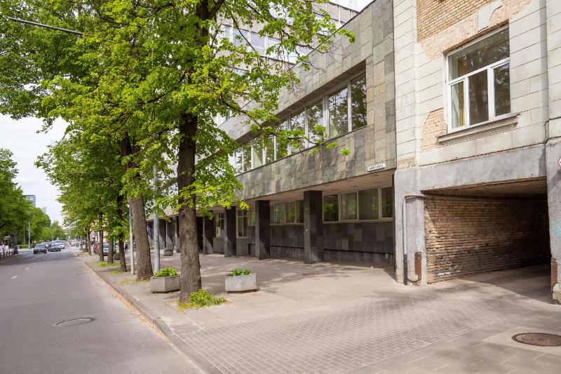 Newly Refurbished Lukiskiu Square Apartment by Reside Baltic - image 9