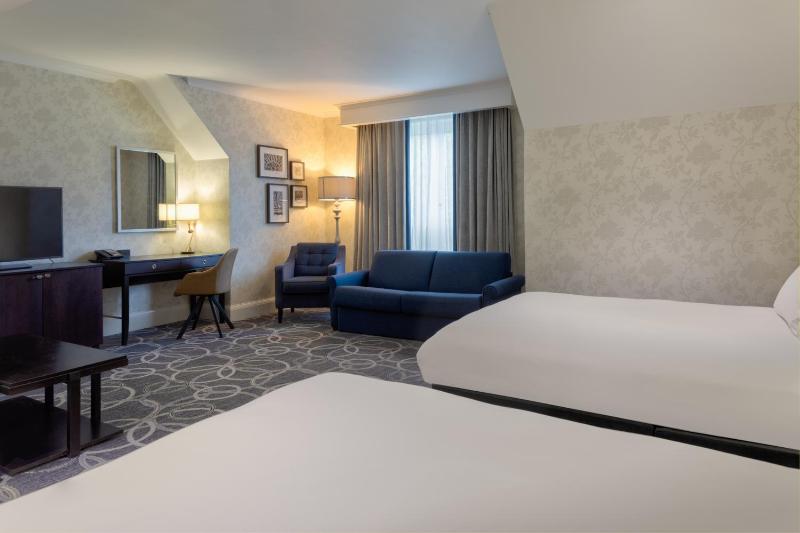 Junior Suite with Two King Beds image 2