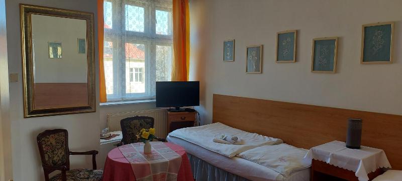 Twin Room with Extra Bed (3 Adults) image 4