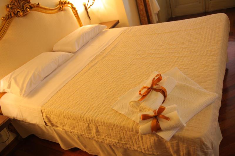 Double Room with Private External Bathroom image 4