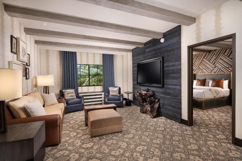 Luxe Lodge Suite image 4