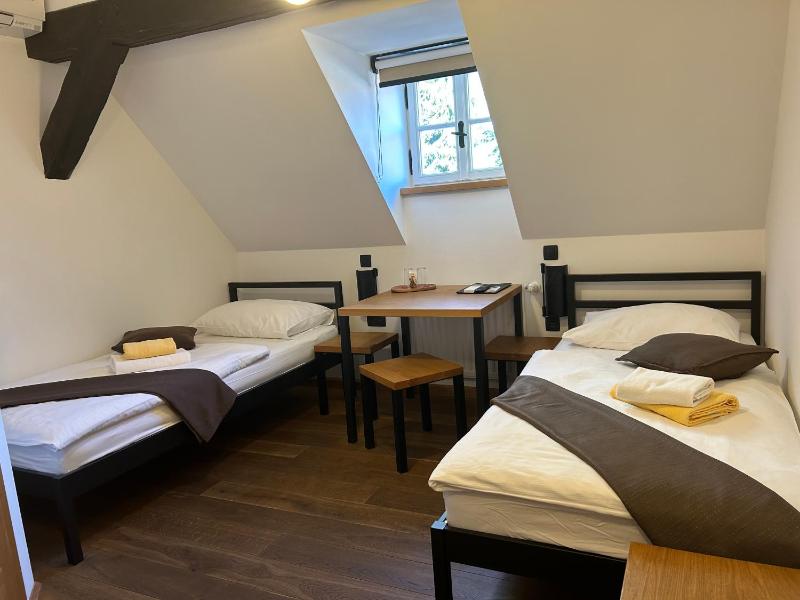 Twin Room image 1