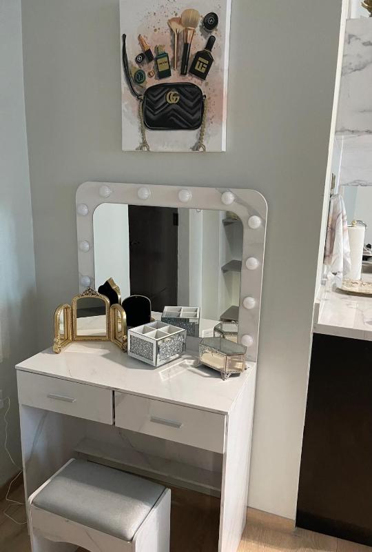 Studio with Balcony image 2