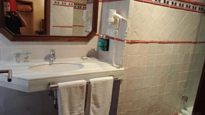 Economy Double Room image 3