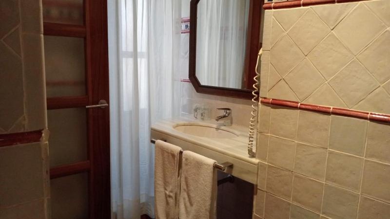 Economy Double Room image 2