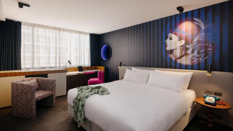 Standard King Room image 1