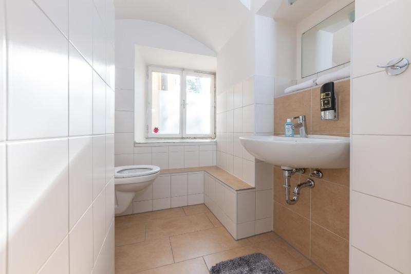 Double Room with Shared Bathroom image 2