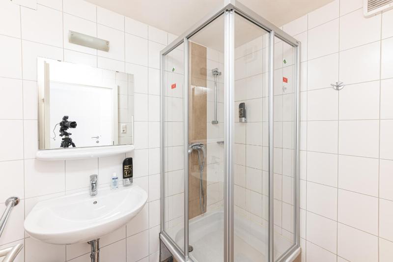 Double Room with Shared Bathroom image 3