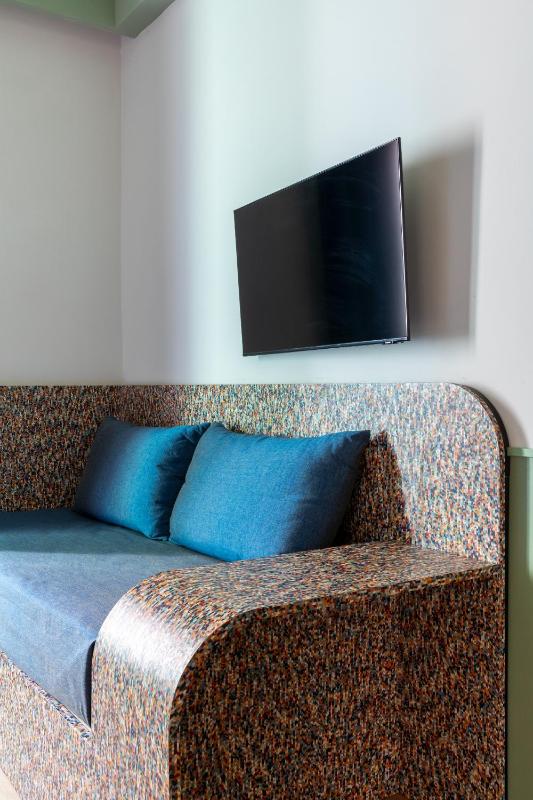 Superior Triple Room image 4