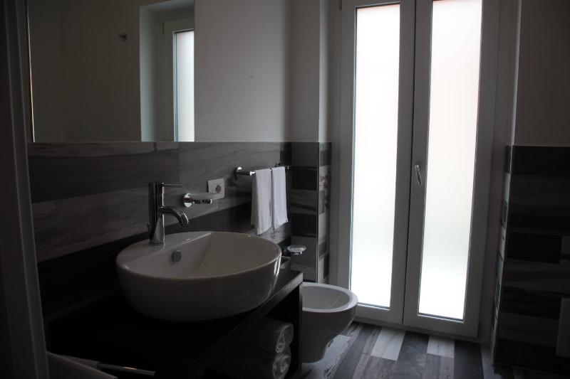 Double Room image 3