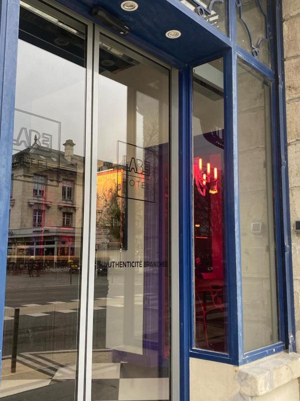 LABE Hôtel Tours Centre Gare - image 24