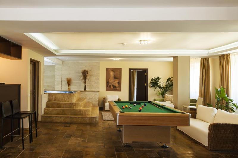 Hotel Grand - image 2