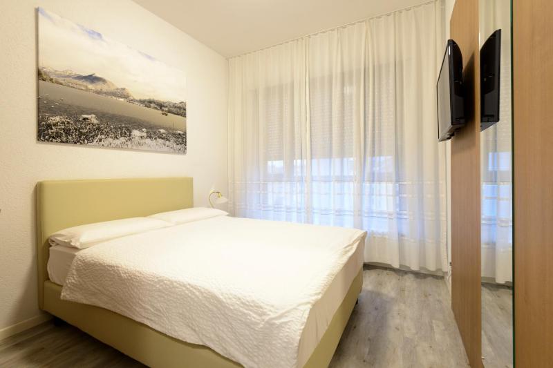 Double Room image 3