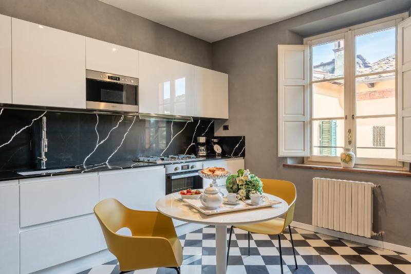 Busdraghi Luxury Apartment - image 35