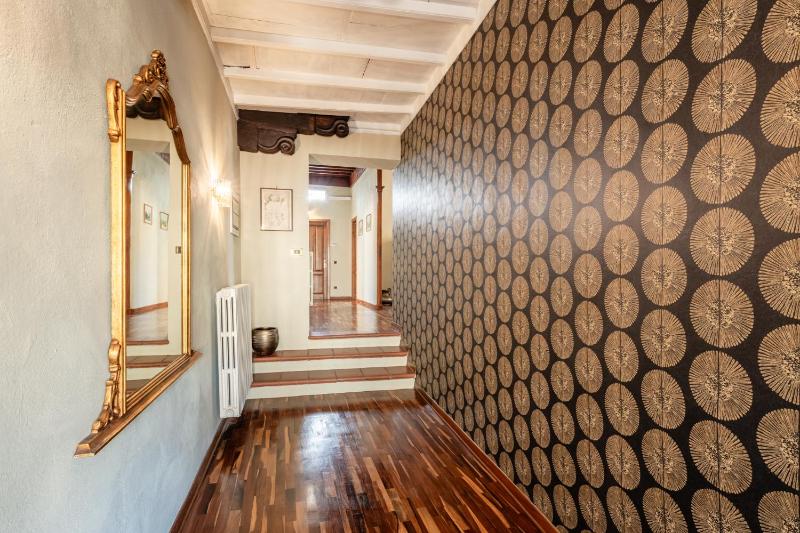 Busdraghi Luxury Apartment - image 17