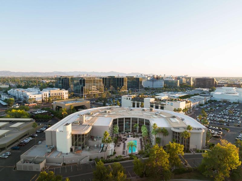 Embassy Suites By Hilton Hotel Phoenix-Biltmore - image 24