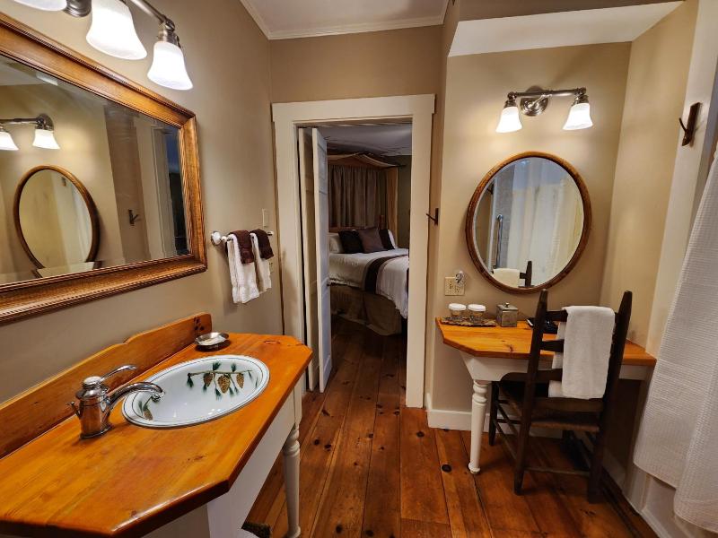 Queen Room - Birch Retreat image 2
