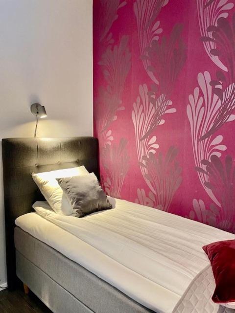 Small Single Room image 2