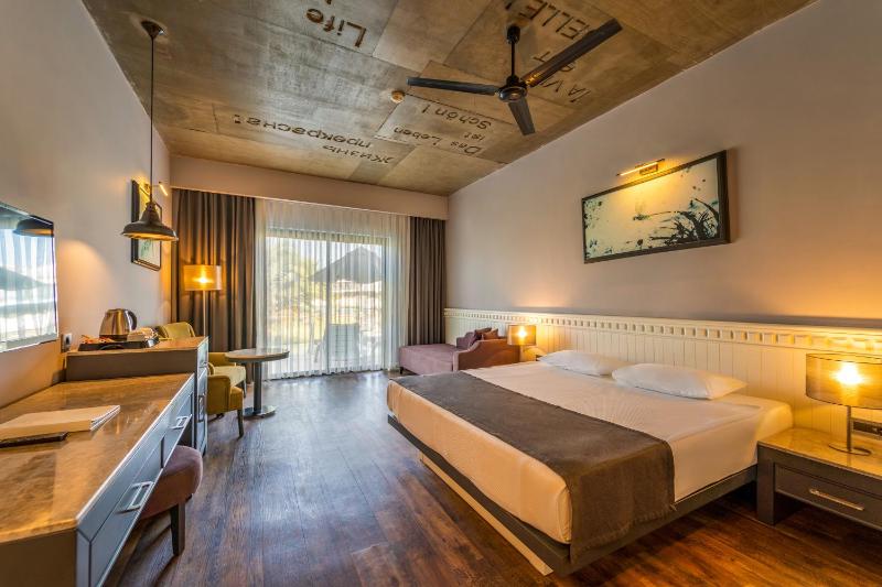 Double or Twin Room with Pool Access image 4