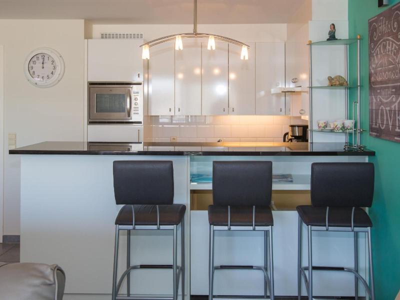 Stylish Stay w Sea Views - image 21