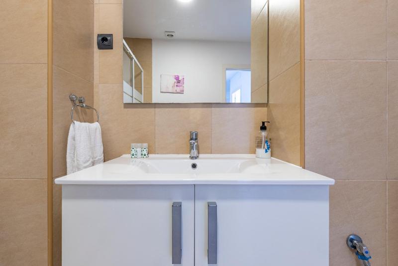 Studio Apartment ,3rd Floor without lift image 4