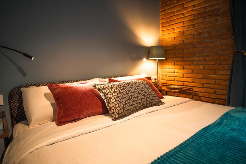 Hotel Lincoln Lounge - image 7