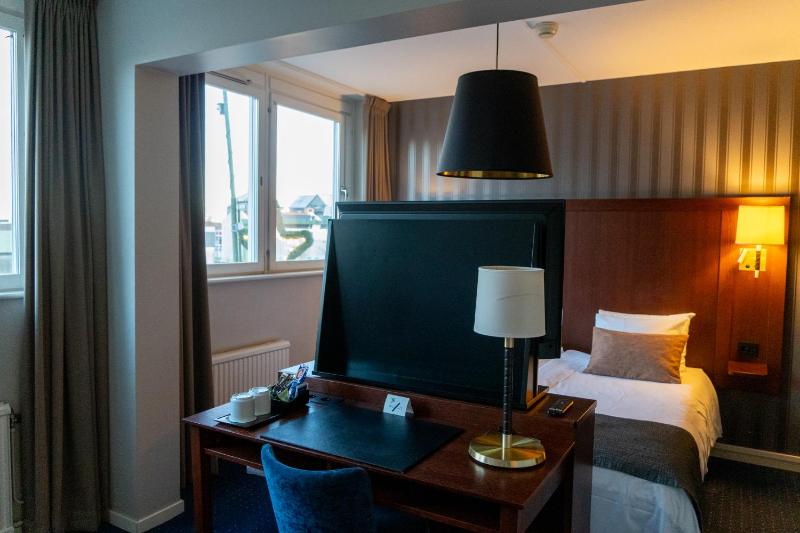 Double or Twin Room image 4