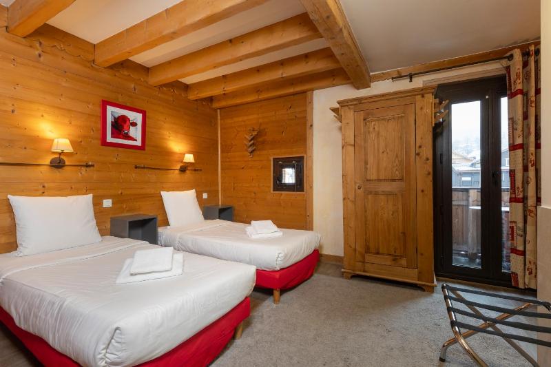 Quadruple Room with Balcony Mont Blanc side image 4