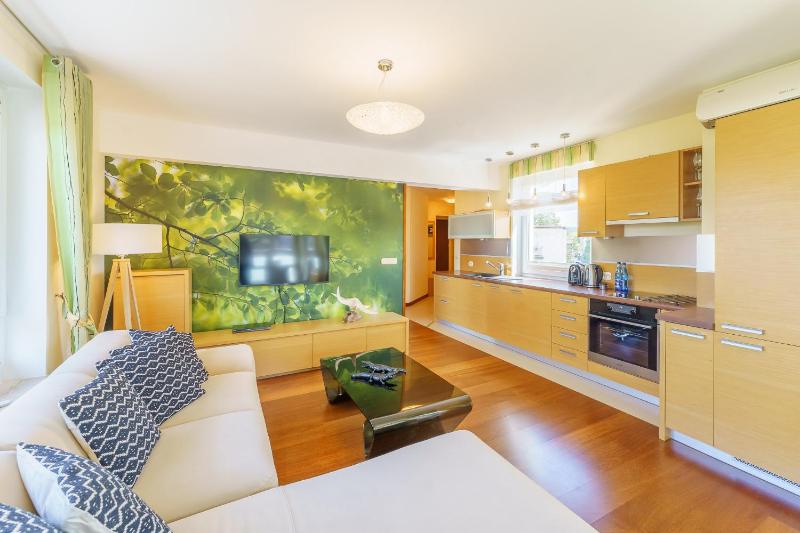 Seaside Apartment with Parking & AC - 150 m to the Beach by Noclegi Renters - image 17