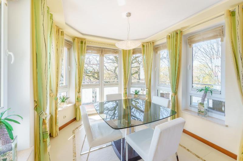 Seaside Apartment with Parking & AC - 150 m to the Beach by Noclegi Renters - image 13