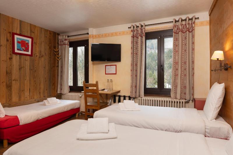 Triple Room with Three Single Beds with Valley Side image 1