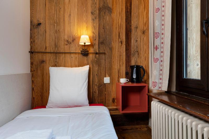 Triple Room with Three Single Beds with Valley Side image 4