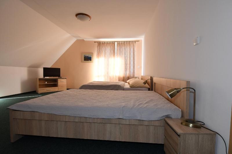 Quadruple Room with Balcony image 4