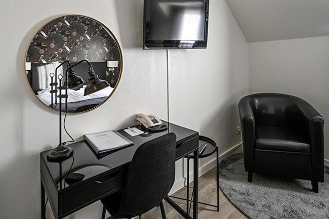 Budget Double Room image 3
