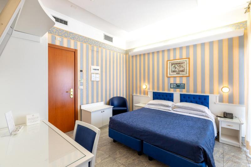 Classic Double or Twin Room image 3