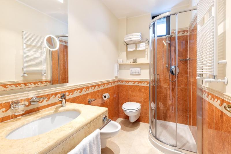 Prestige Triple Room image 2