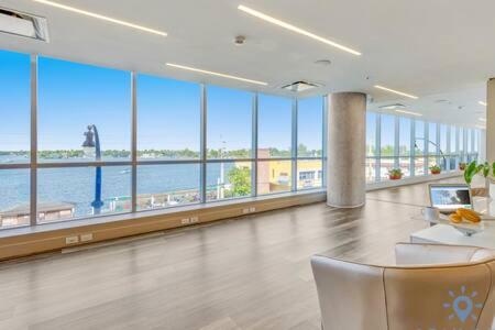 Front Bay View Terrace + Rooftop Pool+ Near Beach - image 15